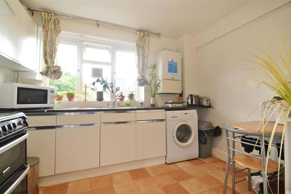Lovely One Bed Apartment To Rent London Eksteriør billede