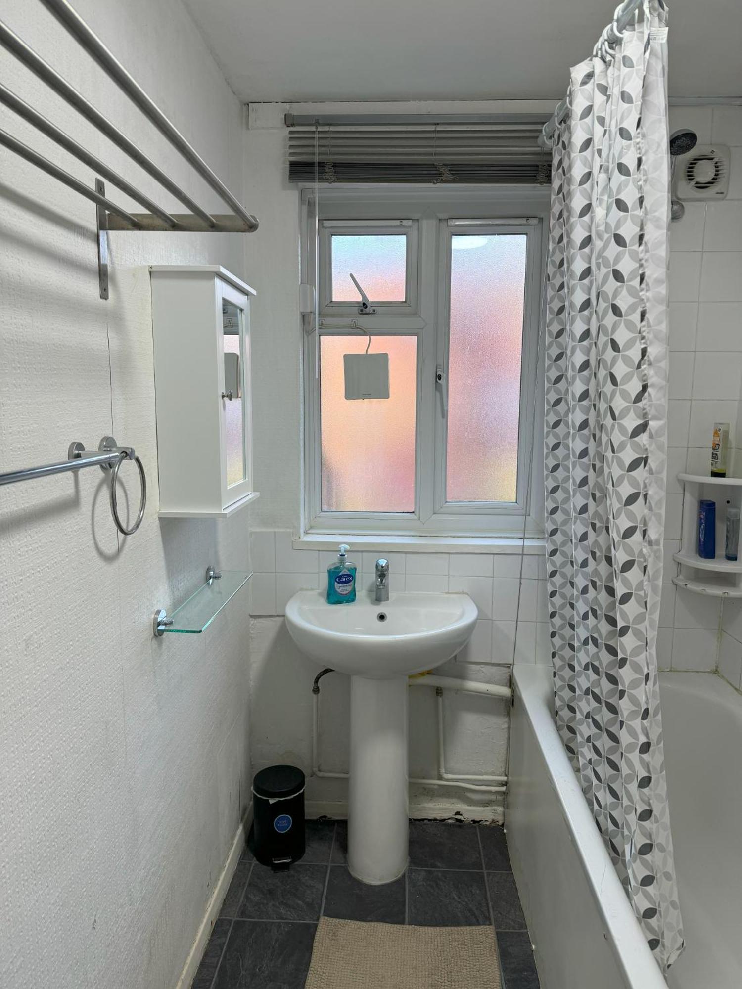 Lovely One Bed Apartment To Rent London Eksteriør billede